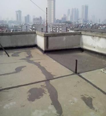 泗洪漏水维修 楼顶漏水是什么原因，楼顶漏水维修方法是什么?